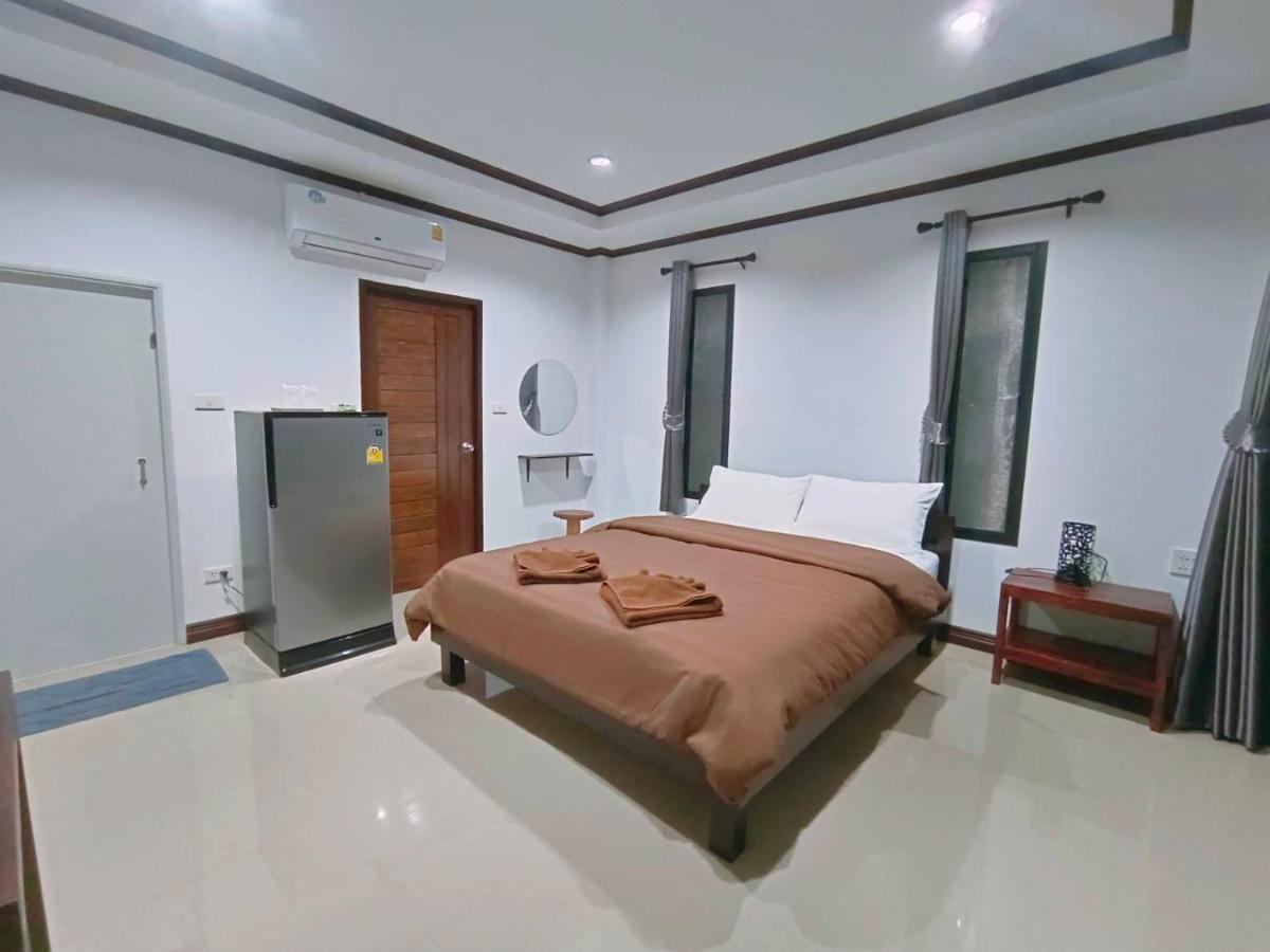 บ้านแม่อุทัยธานี Baanmae Uthaithani Екстериор снимка