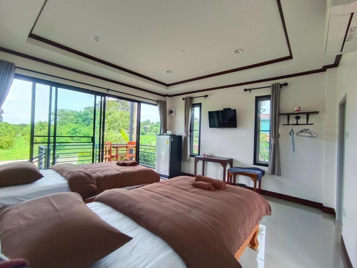 บ้านแม่อุทัยธานี Baanmae Uthaithani Екстериор снимка