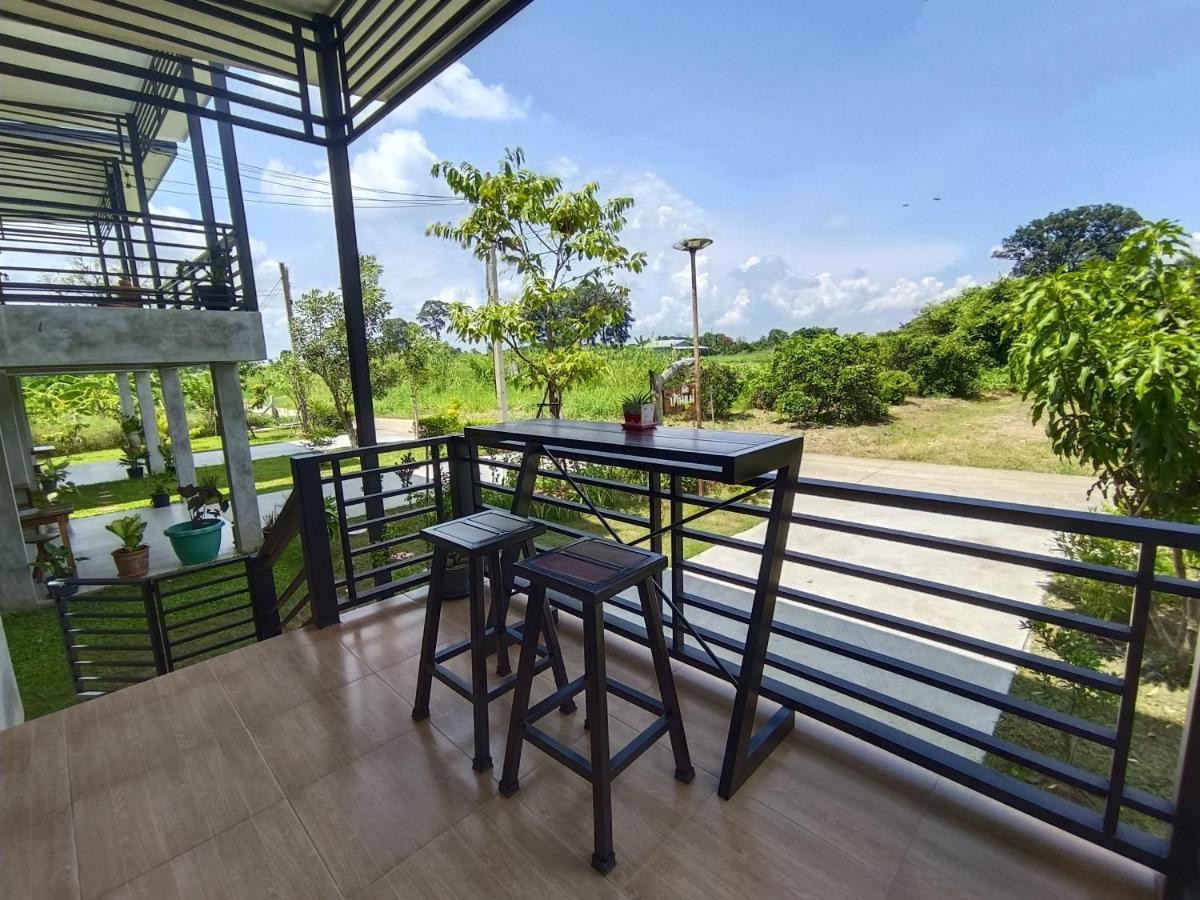 บ้านแม่อุทัยธานี Baanmae Uthaithani Екстериор снимка