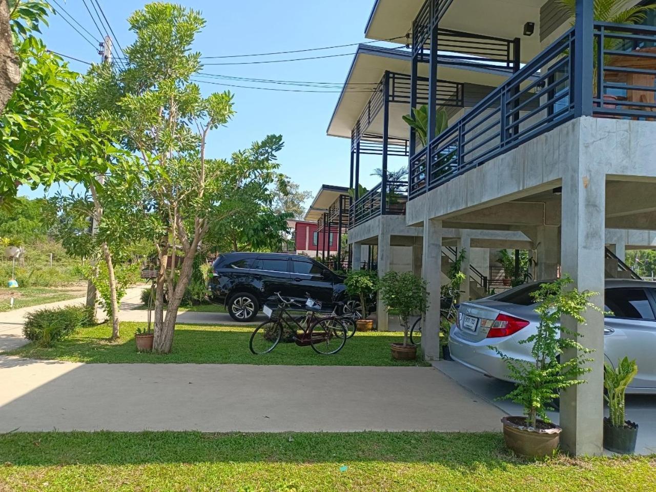 บ้านแม่อุทัยธานี Baanmae Uthaithani Екстериор снимка